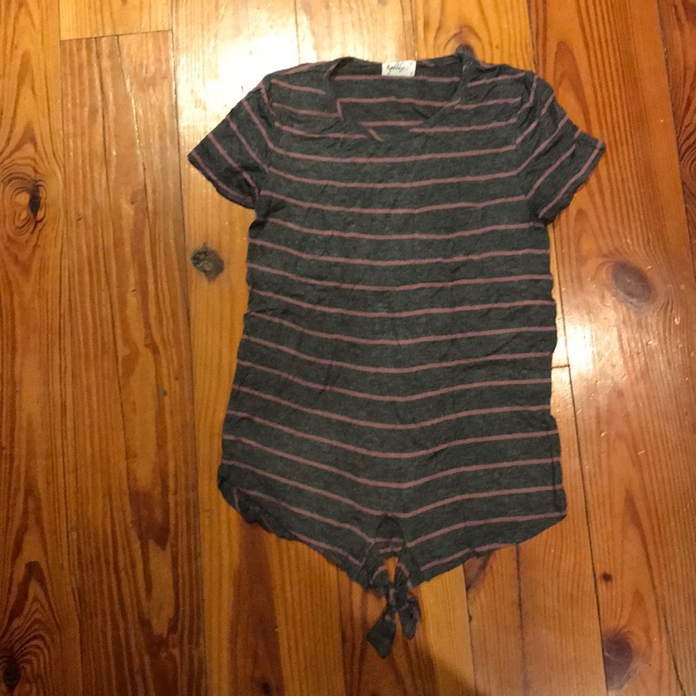 Juniors Gray and Pink striped t-shirt